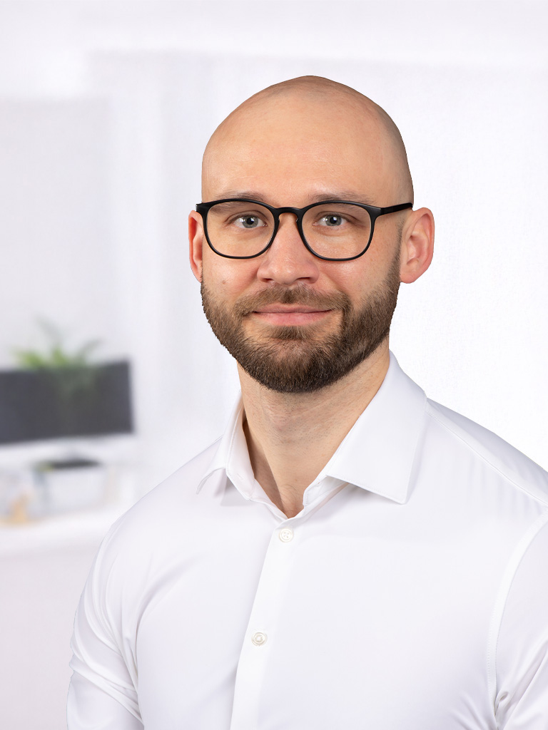 Dr. Clemens Schöffl, Dermatologie, Portrait in Praxis, Hautarzt in Gleisdorf